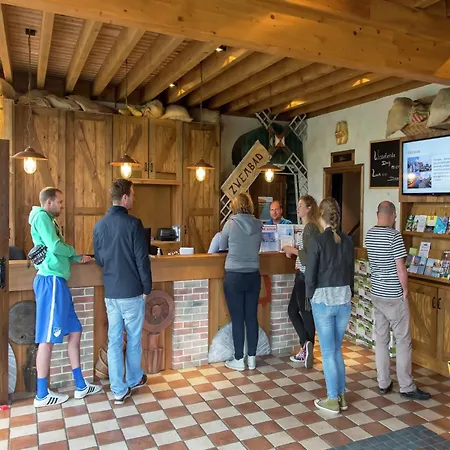 Chalet Spacious With Pool West-Graftdijk