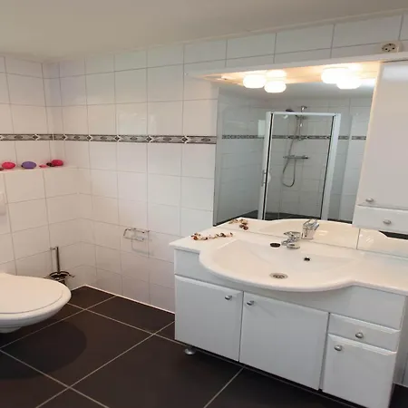 Spacious With Pool *