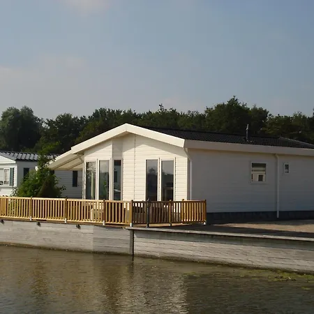 Spacious With Pool Chalet West-Graftdijk