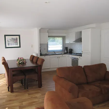 Chalet Spacious With Pool West-Graftdijk